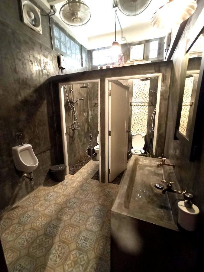 Хостел Long Feng Бангкок Экстерьер фото